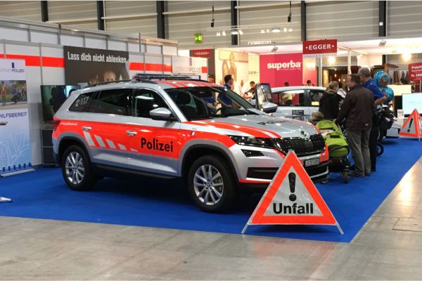 Polizei 117 Beschriftung 3.jpg